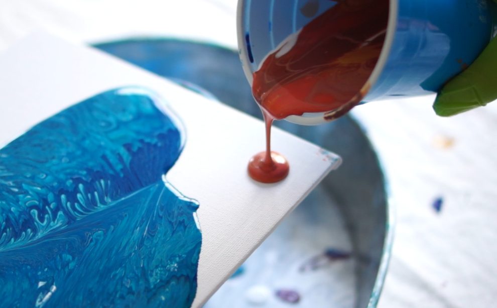 Using Silicone Oil as a Deformer in Acrylic Pouring – Eco-Friendly